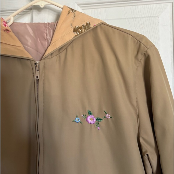 Unique tan floral embroidered jacket - Picture 3 of 4